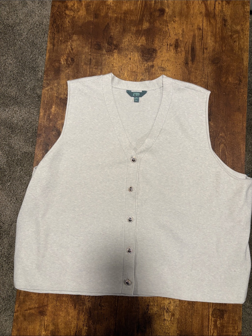 Light Gray Button-Front Sweater Vest size 28W-30W (4X)
